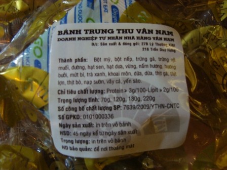 Bánh nướng vị dứa thơm cũng có ghi thành phần vây cá, yến sào